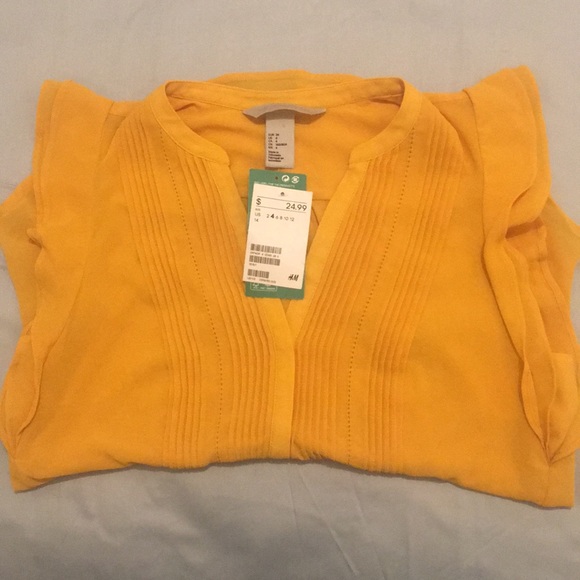 Never wore yellow blouse - Picture 4 of 4